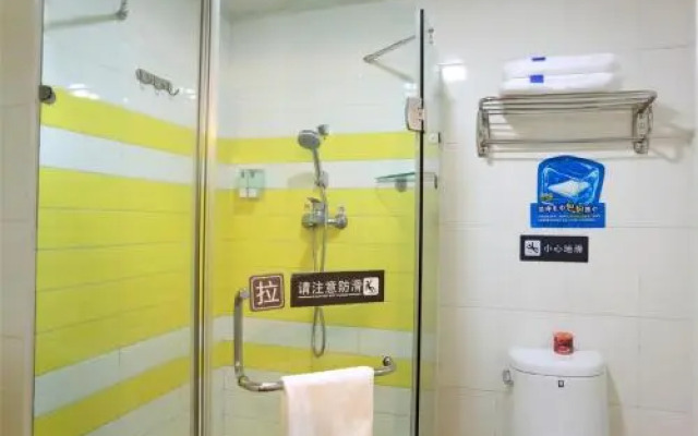 7 Days Inn Wuhan Guanggu Square Huazhong University of Science and Technology Branch