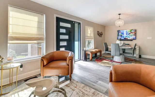 Charlotte Gem w/ Deck & Community Amenities