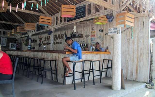 Star Bar and Bungalows