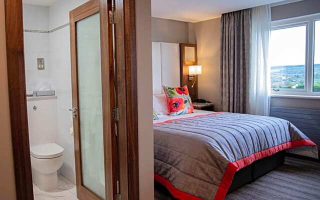 The Valley Hotel & Carriage Gardens