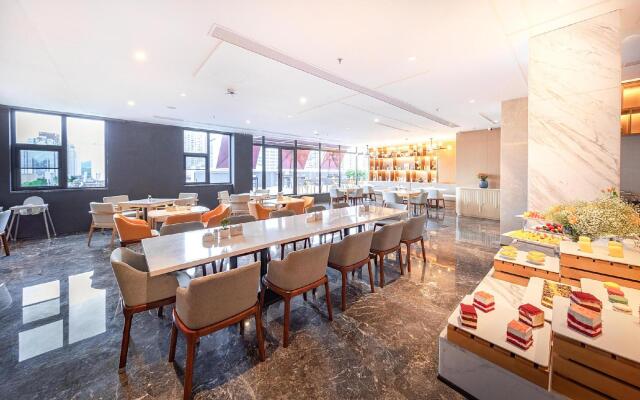 Shenzhen Huaqiangbei Sports Center Atour Hotel