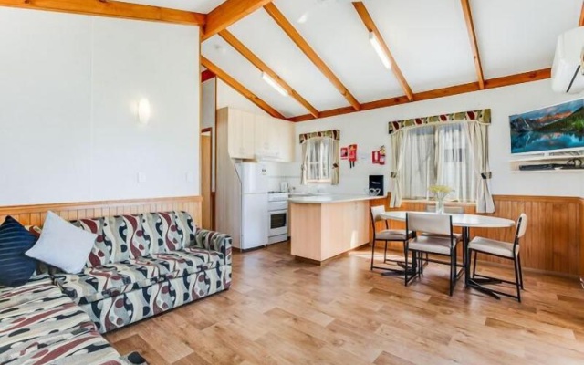 Paynesville Holiday Park – Guest Rooms – Paynesville