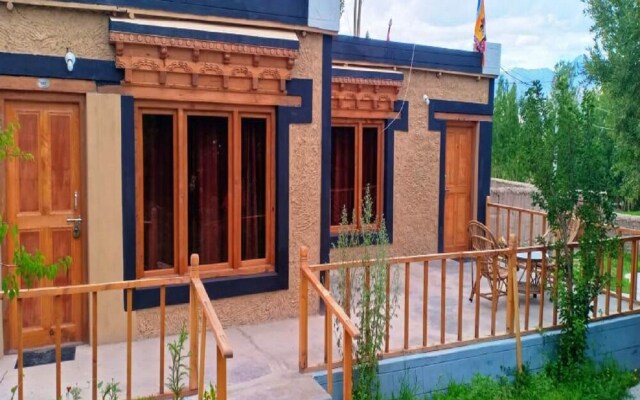 TIH Chomal Huts