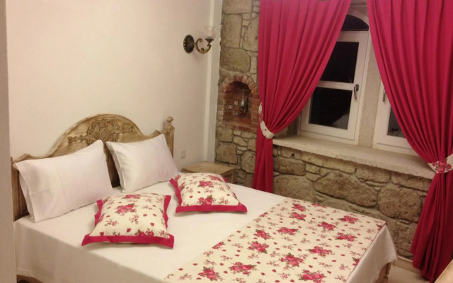 Alacati Ciftekuyu Butik Otel