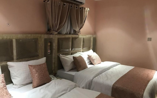 Royal Park Hotel and Suites
