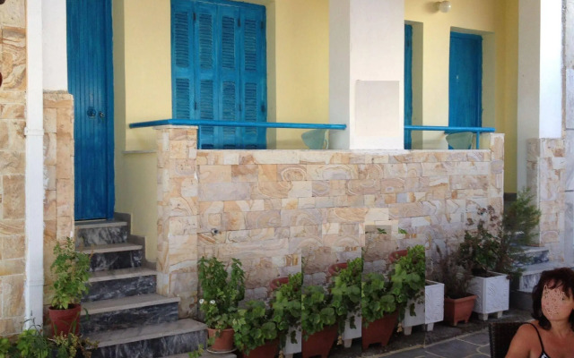 Annoula Studio & Apartments