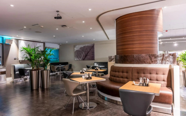 Premier Inn Abu Dhabi Airport (Business Park)