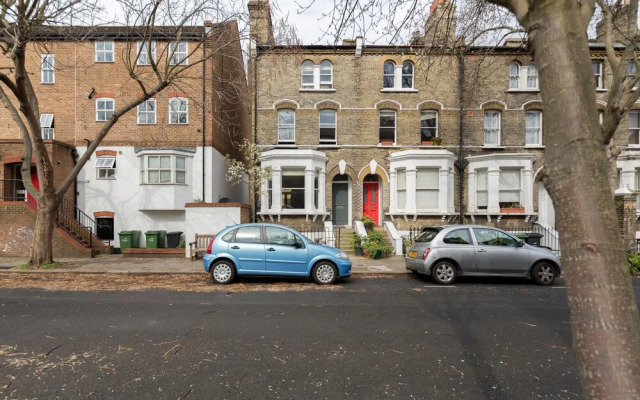 Vauxhall Oasis - 3 Bed House by BaseToGo