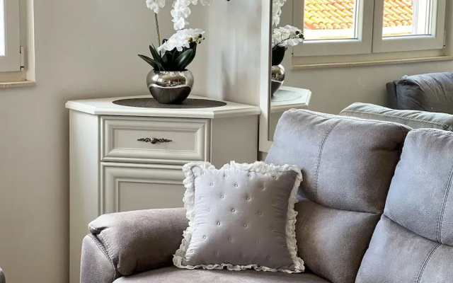 MIRROR apartment