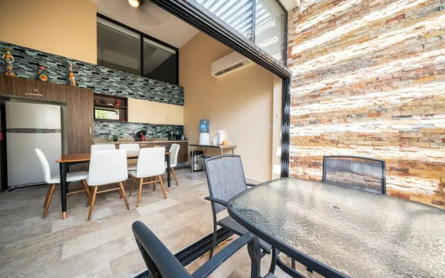 2 BR Condo Rooftop Gym & Pool - Veronica