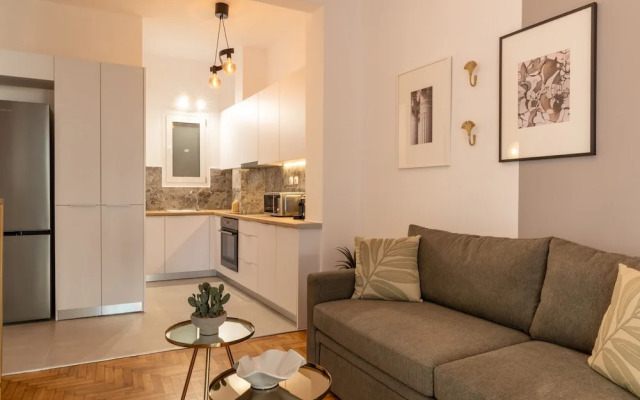Fresh 2 Bdrm Apt in Koukaki