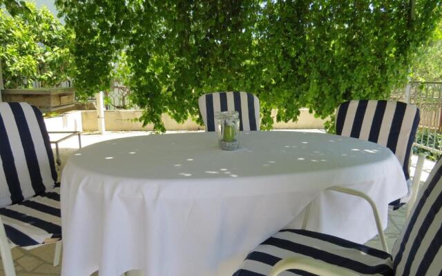 Apartments Lovrić - 30 meters to the beach