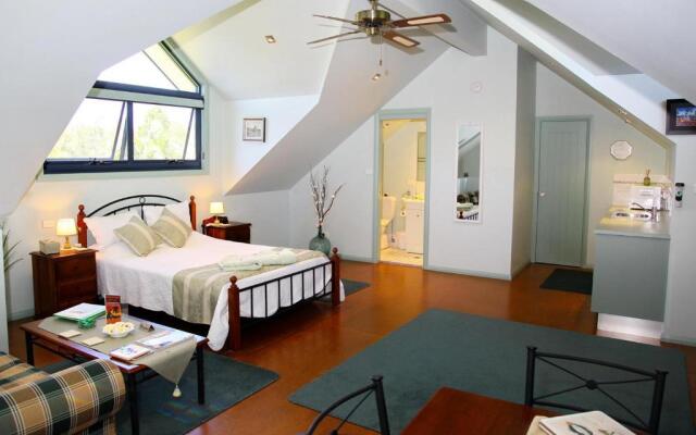 The Salamander Bay Bed and Breakfast