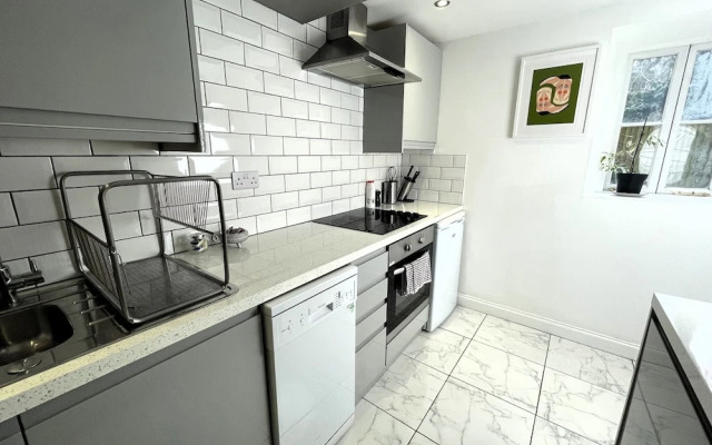 Contemporary Garden Flat in Clifton