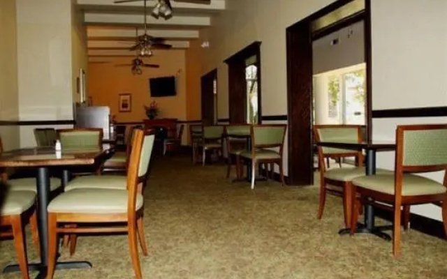 Amberley Suite Hotel