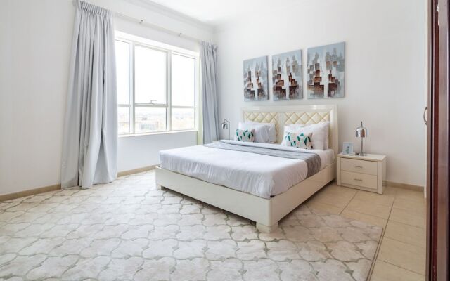 Premier 1BR Apartment in JLT - Sleeps 3!