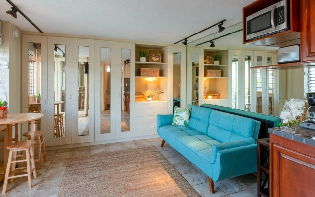 Lewers Street - Suite 401