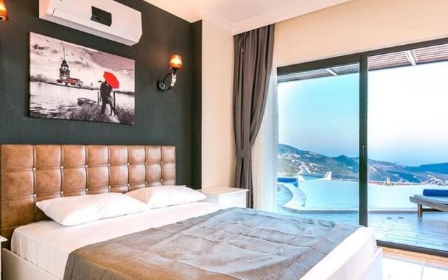Villa Stone Heart
