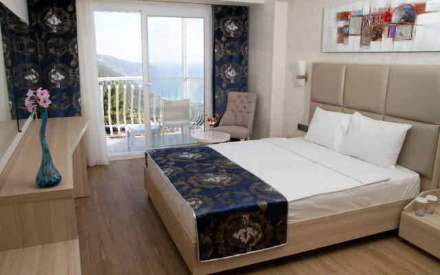 Tropical Deluxe Hotel