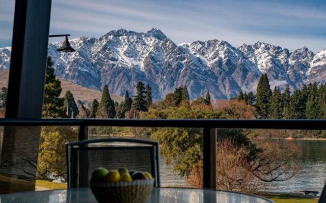 The Beacon - 2 Bedroom Luxe Apartment