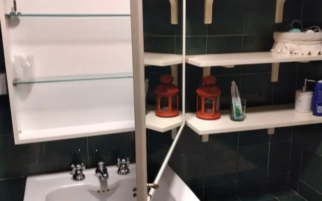 Room-room With Private Bathroom In Bolog