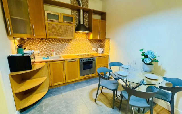 Apartment on 102 3rd Post Office Street