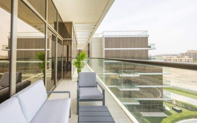 Spacious beachfront 2 bedroom apartment