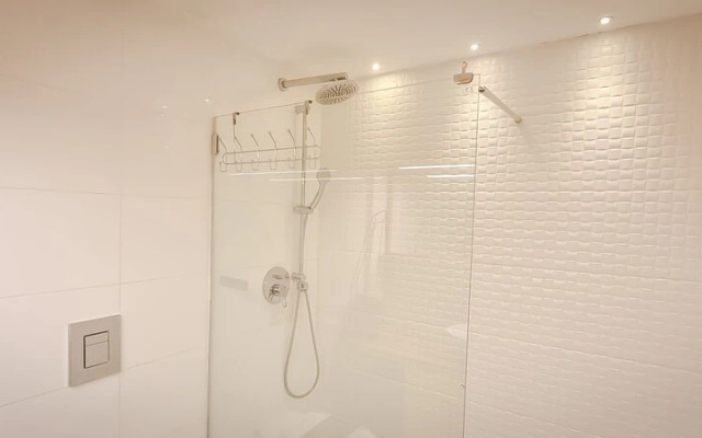 Design Apt Parking Included 2BDR TL30