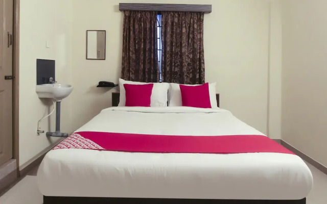 OYO Flagship 76906 Damodar Inn