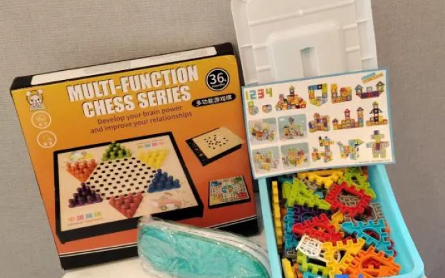 Waiting Hotel(Shanghai Bund Yuyuan Subway Station)