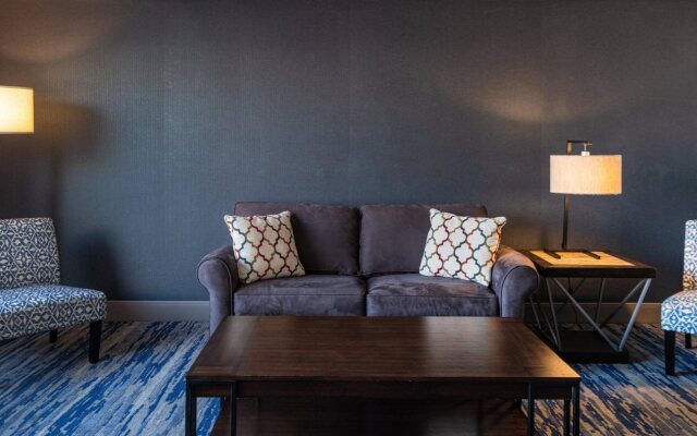 Skyline Hotel Detroit Airport, SureStay Collection by BW
