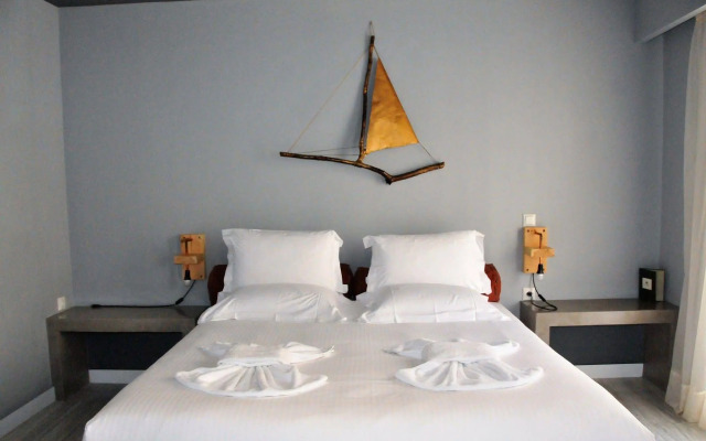 Lotus Center Apartments