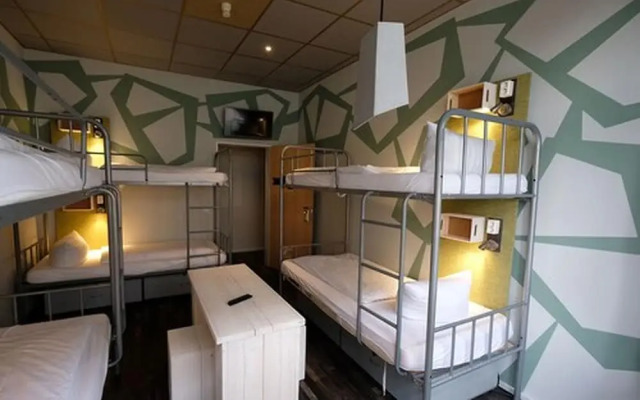 Singer109 Hostel