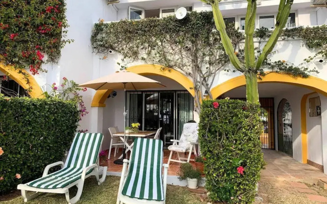 Calahonda - Sleeps 6 - Parking - Garden - Pool