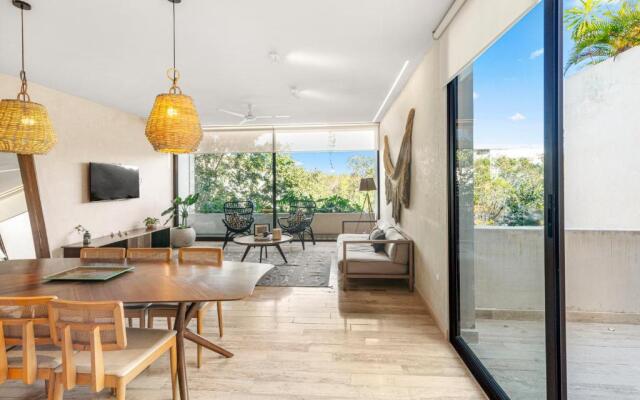 307 Amazing jungle view apartment.