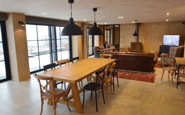 Modern Villa with Shared Pool Nearby Saint-Hubert