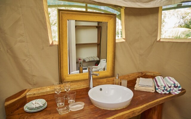 Manoas Luxury Camping and Villa Rentals