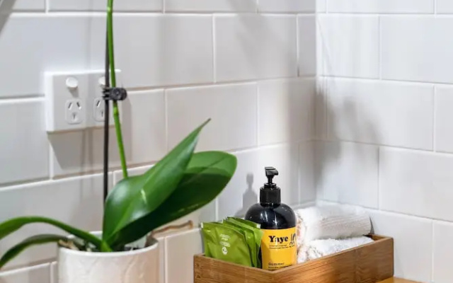 Tread Lightly Cabins – Bathroom – Adelaide