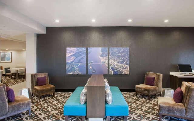 La Quinta Inn & Suites by Wyndham Pontoon Beach