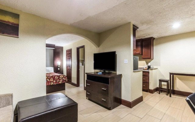 Rodeway Inn & Suites Houston near Medical Center