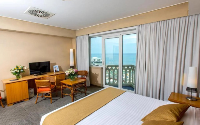 City Hotel