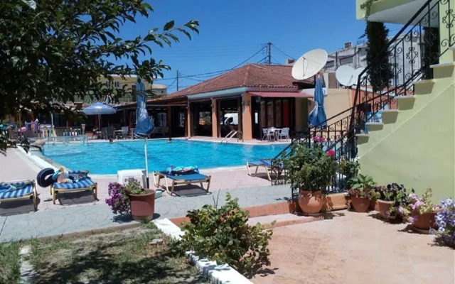 Amadeus Hawaii Studios And Apartments