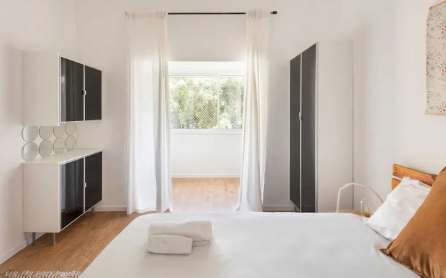 F33 by TLV2RENT
