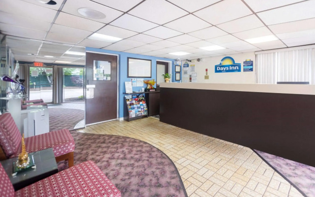 Days Inn by Wyndham Hicksville Long Island