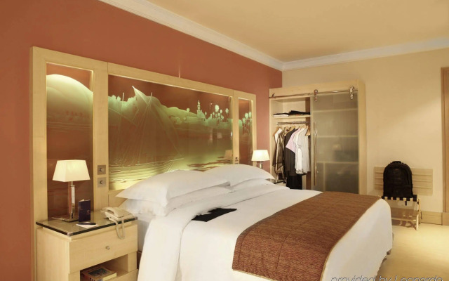 Le Royal Tower Hotel