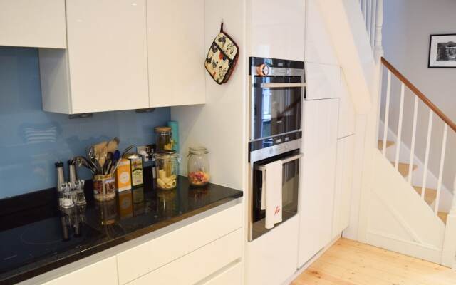 2 Bedroom House In Islington