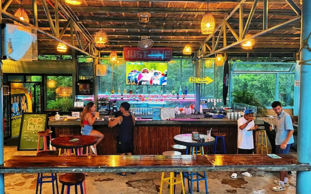 Outpost Hostel - Coron - Adults Only