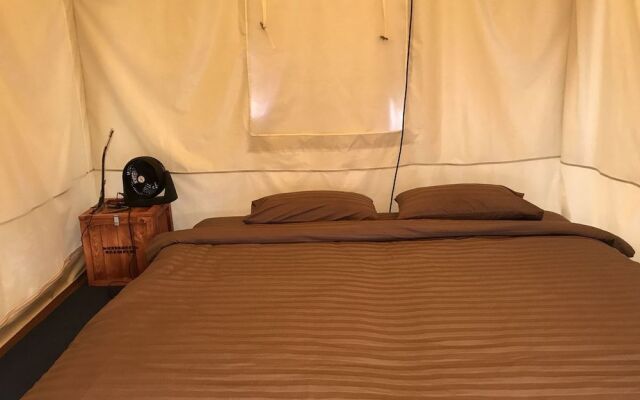 Kondee Cino Cafe and Glamping