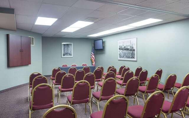 Quality Suites Lansing