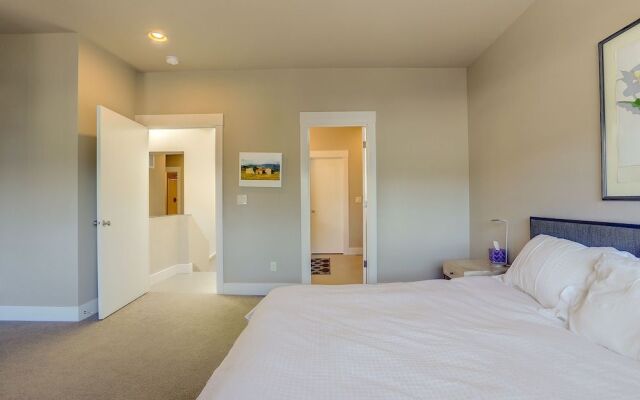 Casa Del Stoke 3 Bedroom Home by RedAwning